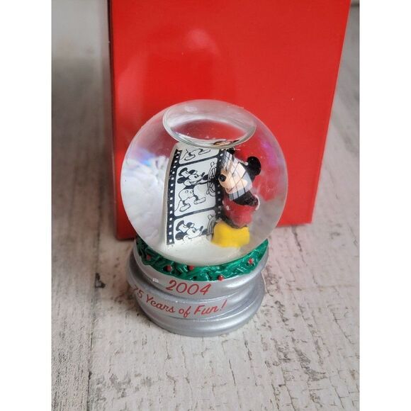 Mickey Mouse 75 years of fun mini snow globe xmas figure - Picture 2 of 7